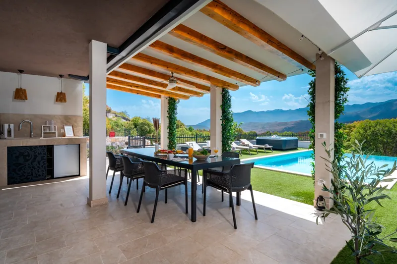 Covered dining terrace and barbecue area