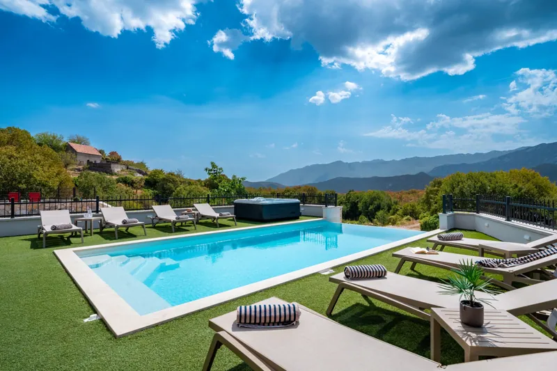 Sun deck and private pool